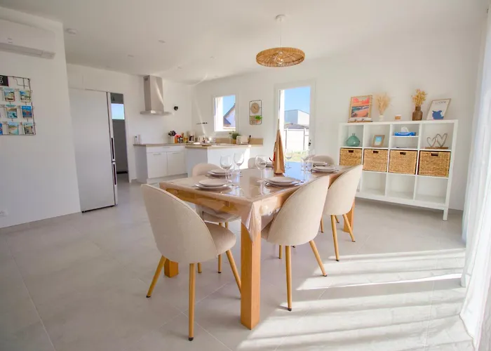 Prázdninový dům La Cigogne, Maison Familiale En Bord De A Surtainville, Cote Des Isles, 3 Chambres, Intendance Luxury Host *