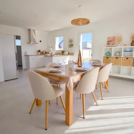 Dom wakacyjny La Cigogne, Maison Familiale En Bord De A Surtainville, Cote Des Isles, 3 Chambres, Intendance Luxury Host *