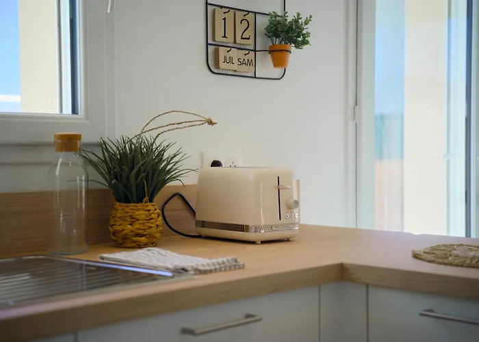 La Cigogne, Maison Familiale En Bord De A Surtainville, Cote Des Isles, 3 Chambres, Intendance Luxury Host